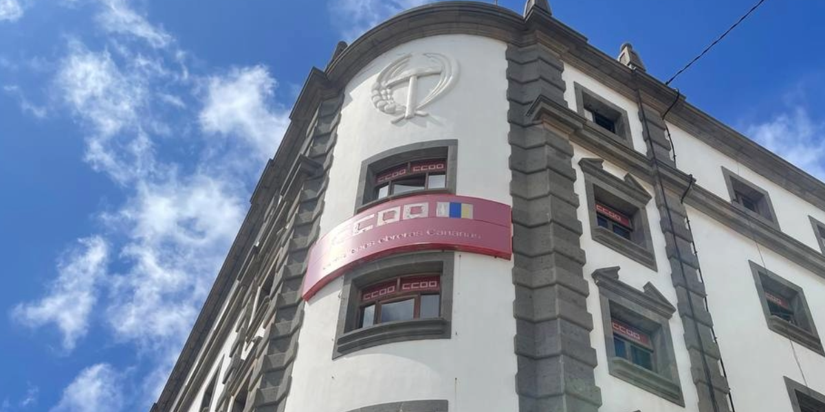 Smbolos franquistas en la fachada