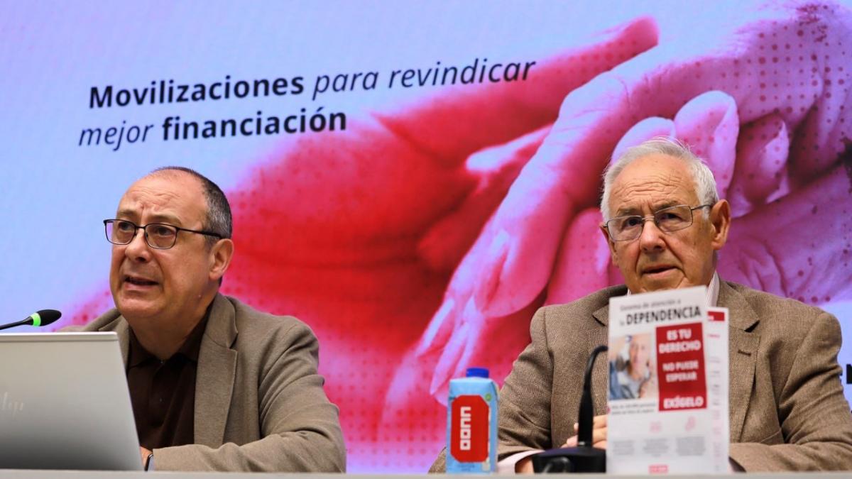 El secretario general de la Federación de Pensionistas de CCOO, Juan Sepúlveda; junto a Carlos Bravo, secretario confederal de Políticas Públicas y Protección Social.