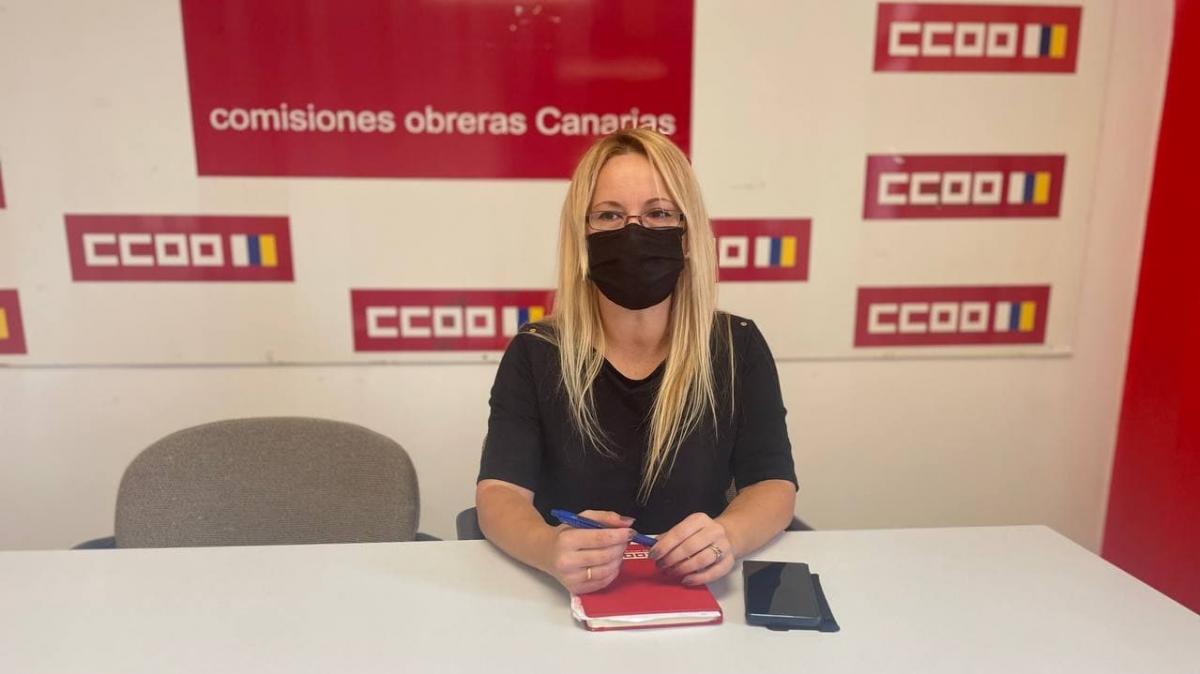 Esther Martin Presentando el Informe de la Brecha Salarial en Canarias