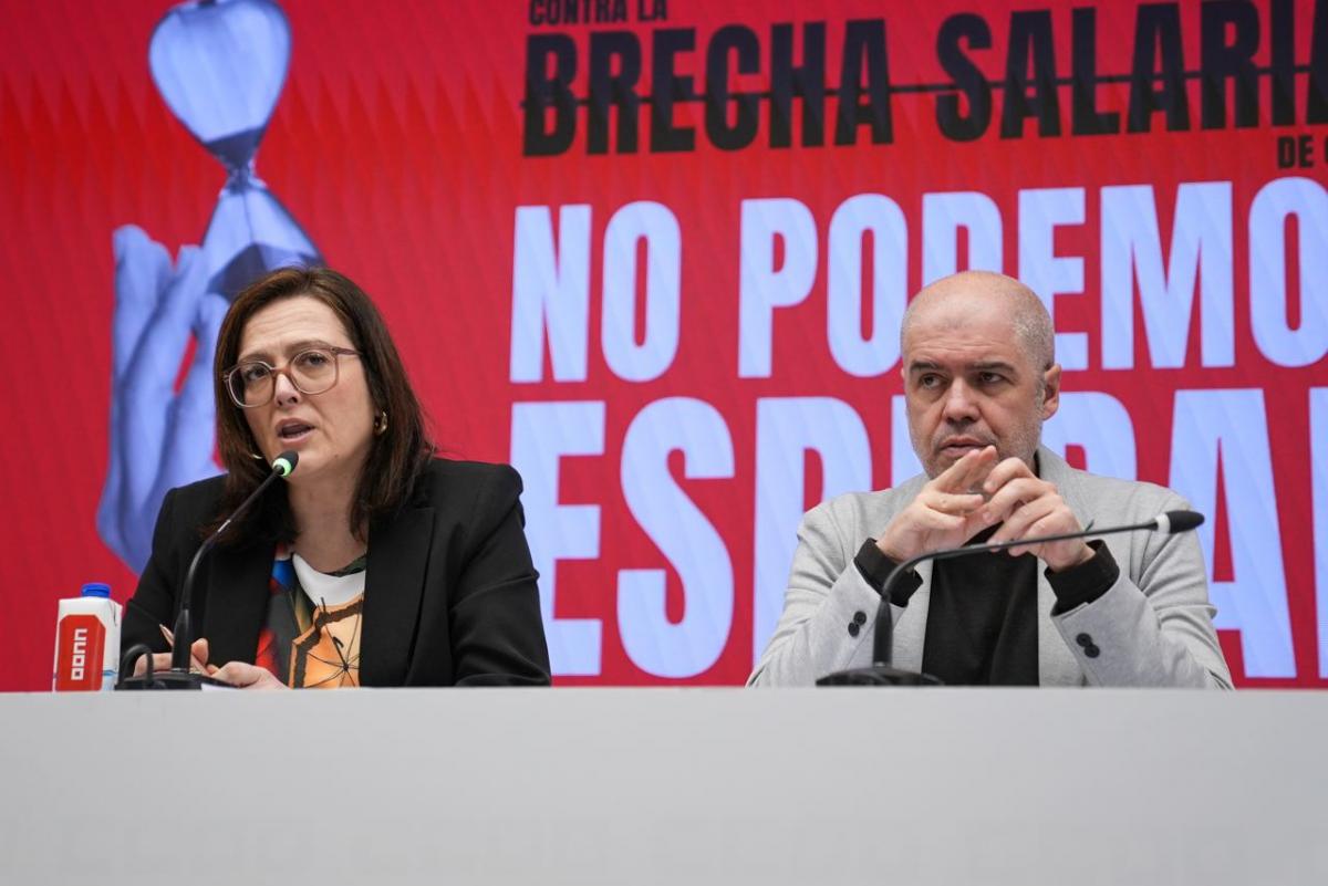 Carolina Vidal y Unai Sordo en la rueda de prensa para presentar el informe sobre la brecha salarial