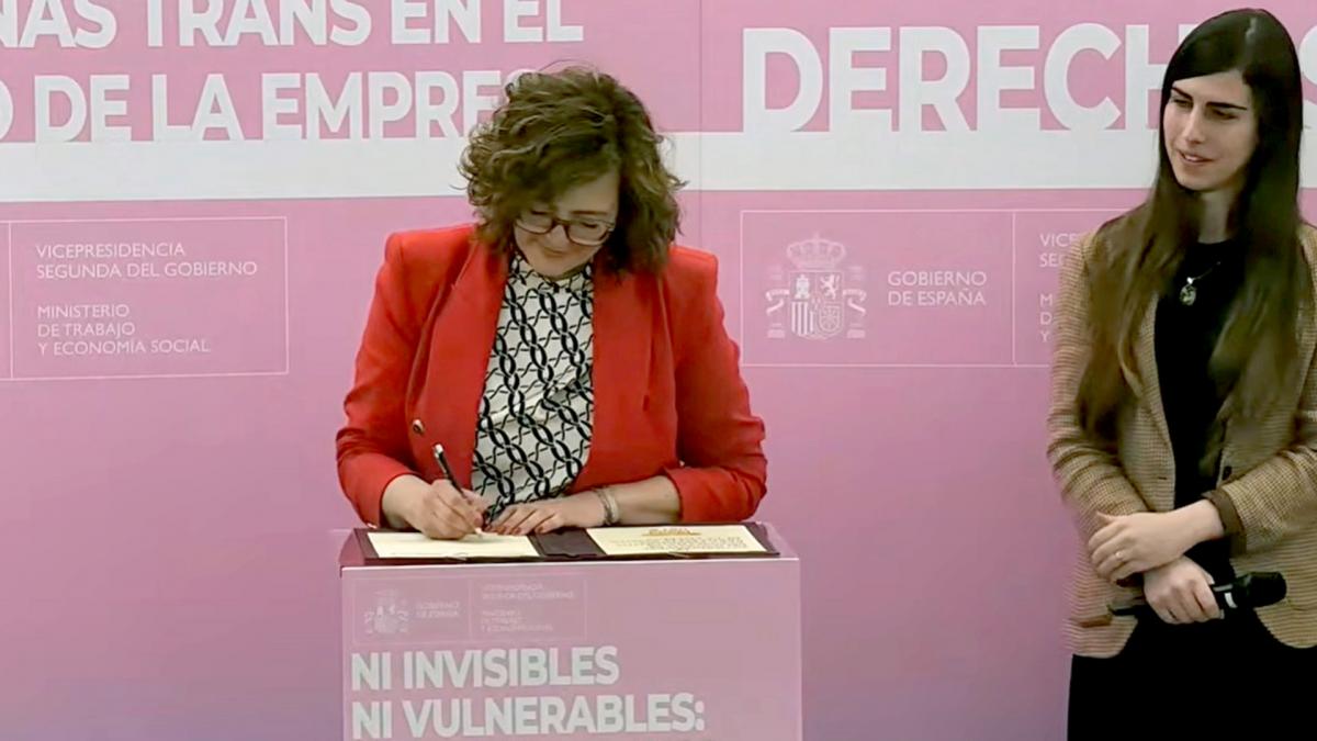 Carolina Vidal recordó que “muchas personas trans retrasan su proceso de transición por miedo a perder el empleo o a sufrir consecuencias negativas, y eso no es aceptable, ni justo, ni democrático”. “En las empresas no hay espacio para la transfobia”, zanjó.